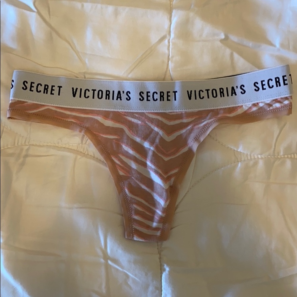 NWT WOMENS Victoria’s Secret Zebra Thong/String SIZE XS🦓🩲